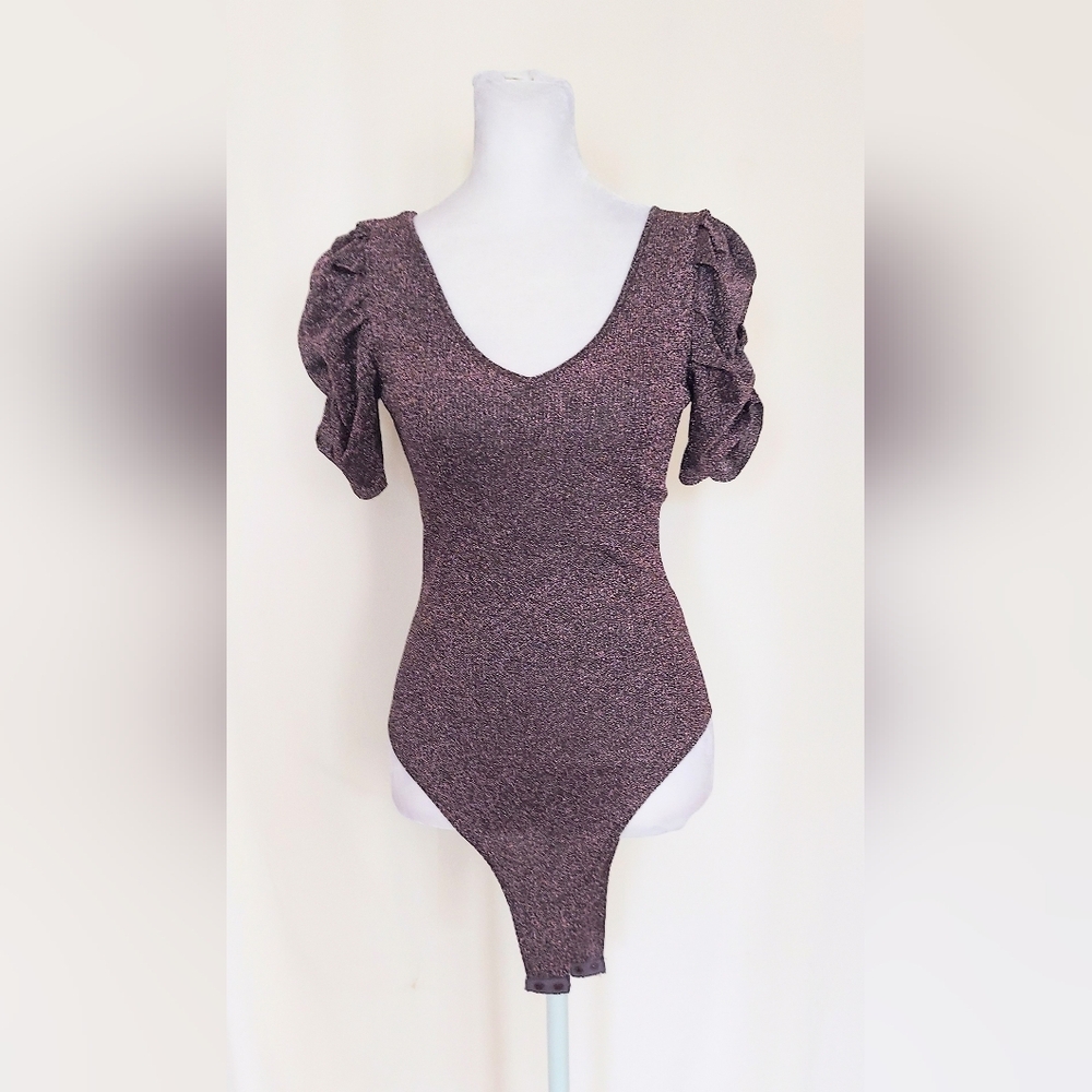 ASTR The Label Deidra Puff Sleeve Sparkle Bodysuit Pink Black Size Medium NWT